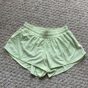 Size 6 Lululemon Hottyhot shorts 2.5”